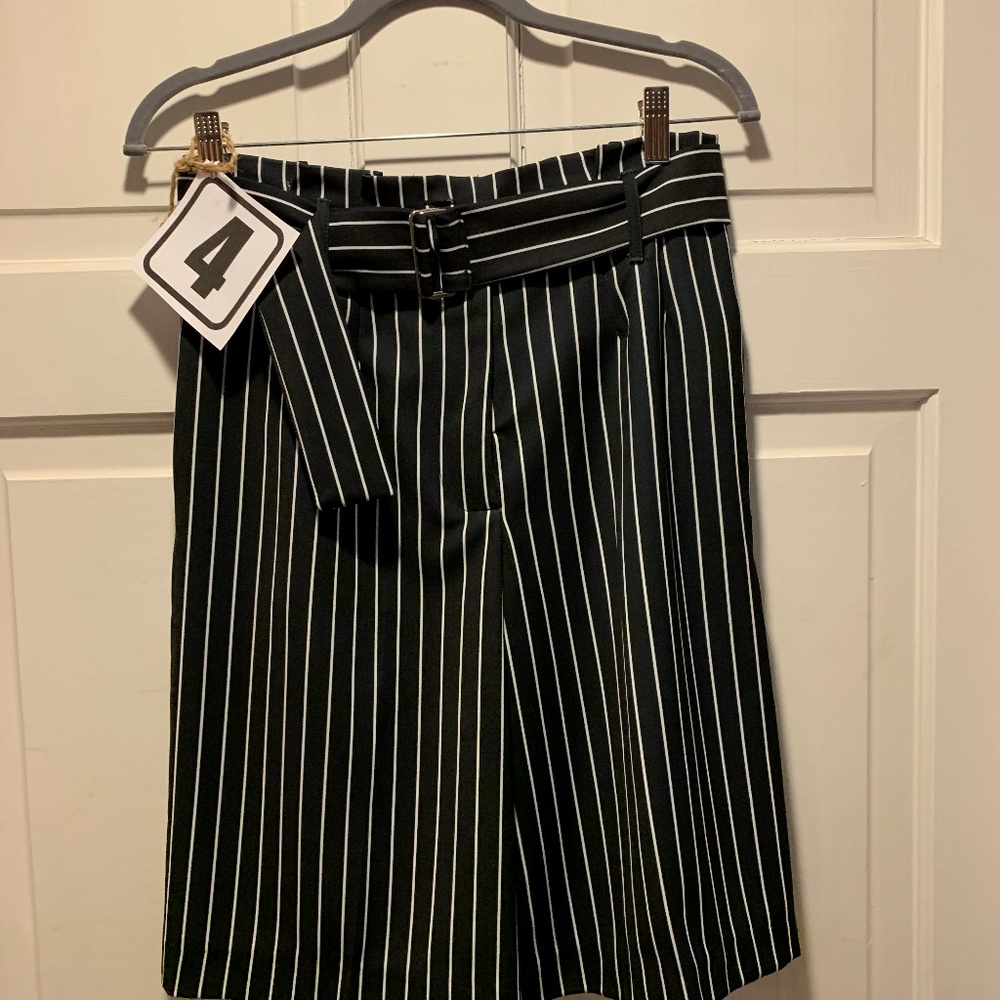 INSIGHT New York ~ NWT!!~ Bermuda Shorts